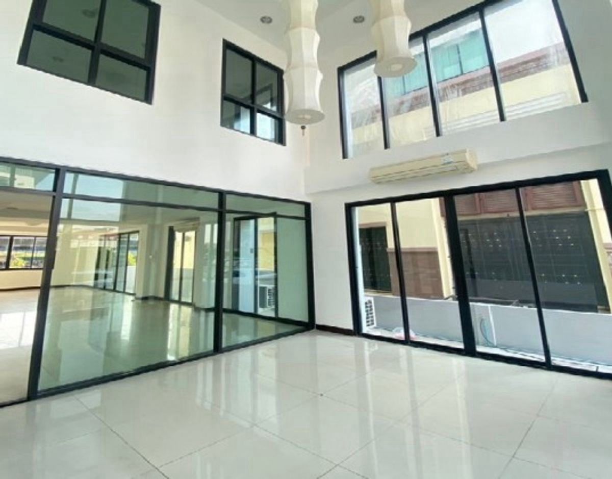 ให้เช่าโฮมออฟฟิศรัชดา ห้วยขวาง : **Home Office550 sq.m.หมู่บ้านรีเจ้นท์รัชดา ซ.สหการประมูล สถานฑูลลาว เหม่งจ๋ายจอดรถ 8 คัน ***