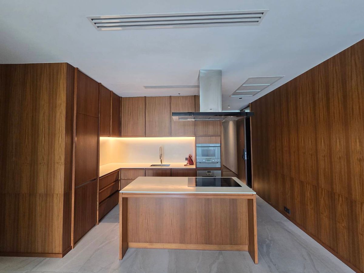 ขายคอนโดวิทยุ ชิดลม หลังสวน : 185 Rajadamri / ห้องสวย วิวสวนลุม ใกล้ BTS ราชดำริ ราคาดีที่สุดในตลาด / 2 นอน 150 ตร.ม. โทร 0937890899