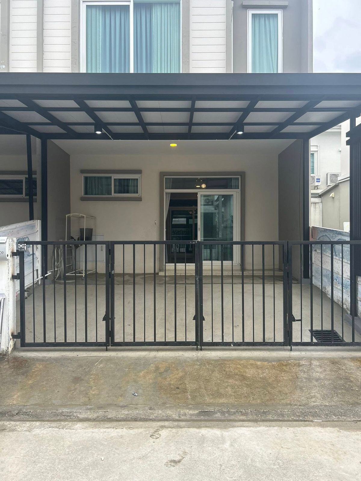 ขายทาวน์โฮมสมุทรปราการ สำโรง : ทาวน์โฮม คิว ดิสทริค กัสโต้ กิ่งแก้ว - สุวรรณภูมิ / 3 ห้องนอน (ขาย), Q District Gusto Kingkaew - Suvarnabhumi / Townhome 3 Bedrooms (FOR SALE) AIM039