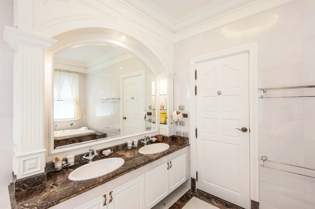 ขายบ้านพระราม 9 เพชรบุรีตัดใหม่ RCA : 🎁 อาณาจักรส่วนตัว 3 อาคารกลางเมือง! 🎁 ห่างสยามพารากอนแค่ 15 นาที!🌟