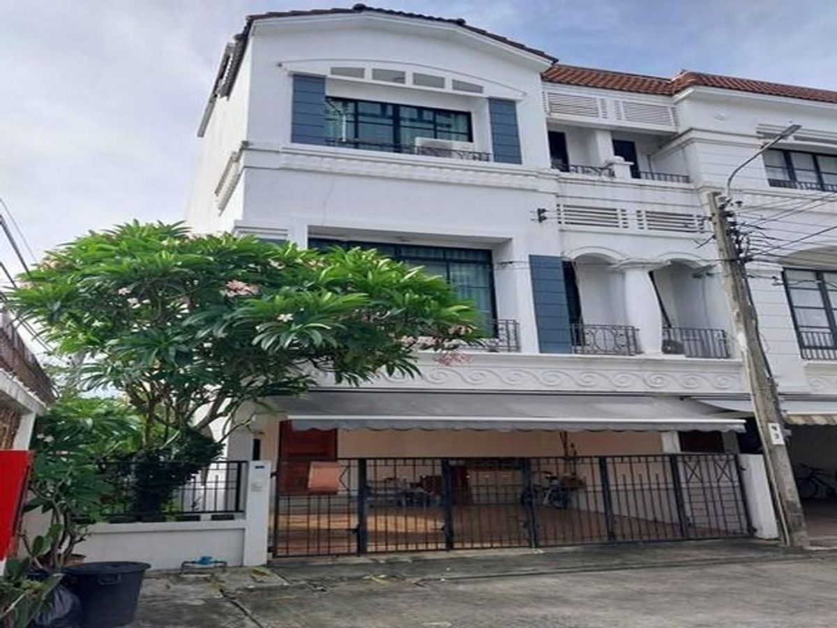 For RentTownhomeYothinpattana,CDC : 3 -story townhome for rent, Ban Klang Mueang Project Lat Phrao-Yotin Phatthana Soi Pradit Manutham 15, near Central Eastville