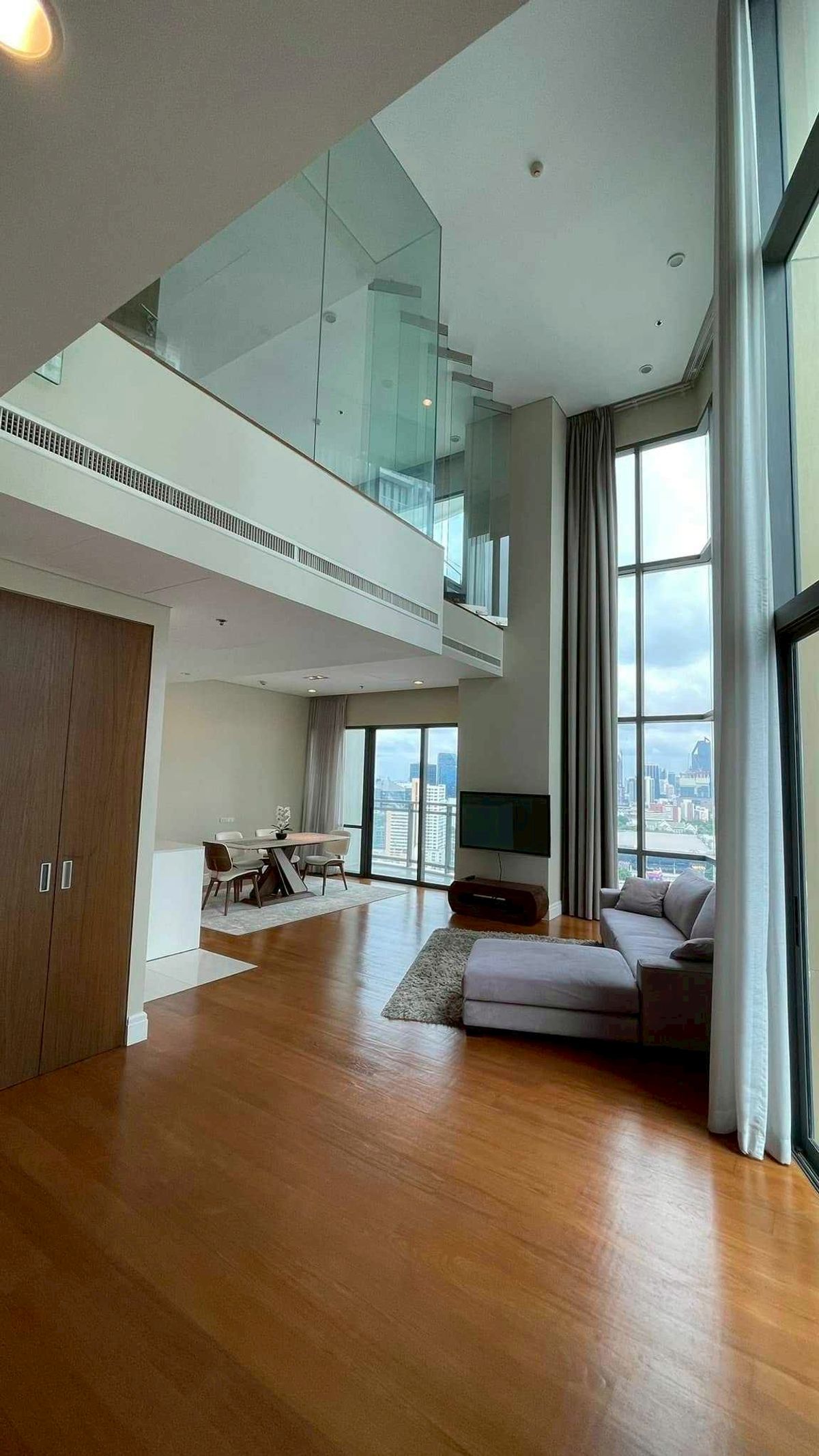 ขายคอนโดสุขุมวิท อโศก ทองหล่อ : LTH12763- Bright Sukhumvit 24 Condo FOR SALE Size 180 sqm. 3 beds 3 baths Near BTS Phrom Phong Station ONLY 35.5 MB