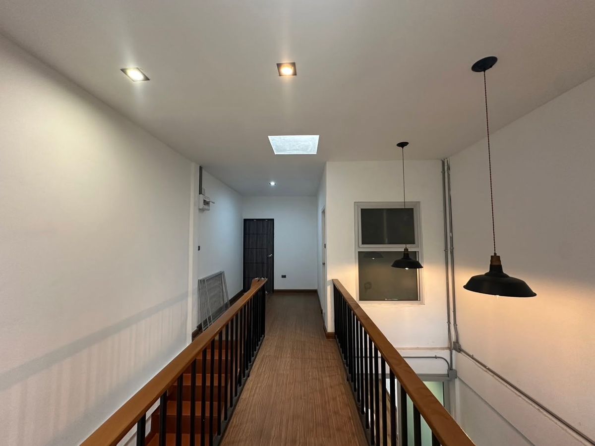 ขายทาวน์โฮมโชคชัย4 ลาดพร้าว71 : 🌟 ทาวน์เฮ้าส์ 2 ชั้น สไตล์ Loft Industrial สุดเท่ ทำเลทองใน โชคชัย4! 🌟 