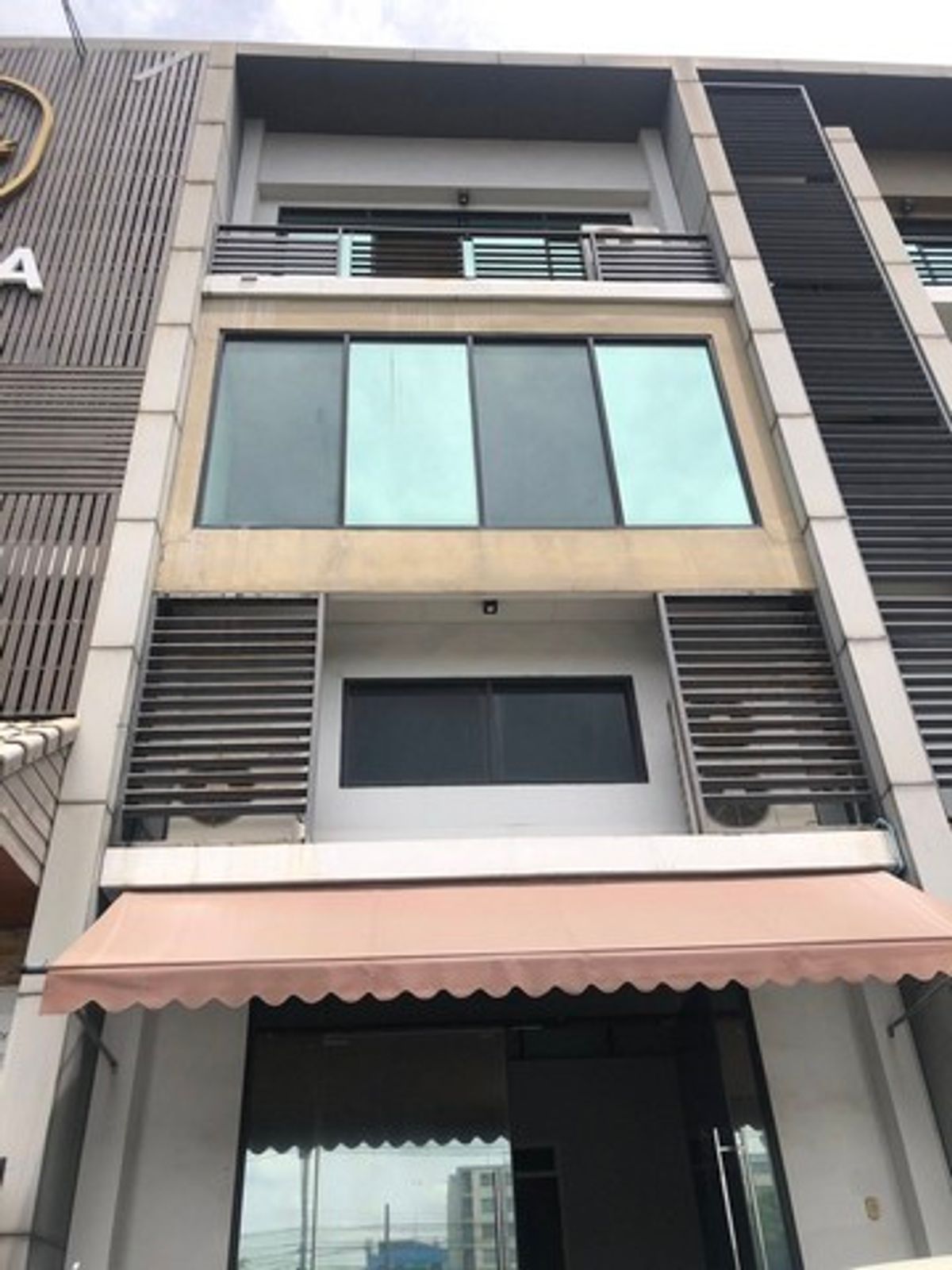 ให้เช่าโฮมออฟฟิศลาดกระบัง สุวรรณภูมิ : HR2625ขายและเช่า โฮมออฟฟิศ 3.5 ชั้น โครงการH-cape Biz Sector อ่อนนุช เหมาะคลินิก ออฟฟิศ