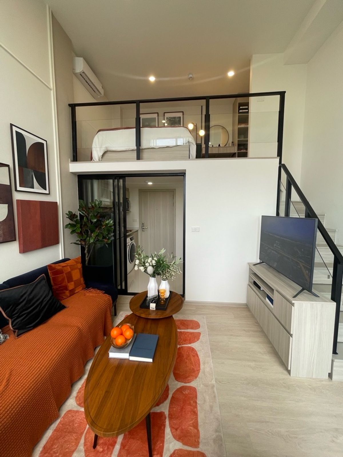 For SaleSamut Prakan,Samrong : Condo ready to stay The ceiling room is 4.2 meters high. Can raise animals Next to BTS wire line 0 meters 🐶🐱 | Interested call 082-236-2654