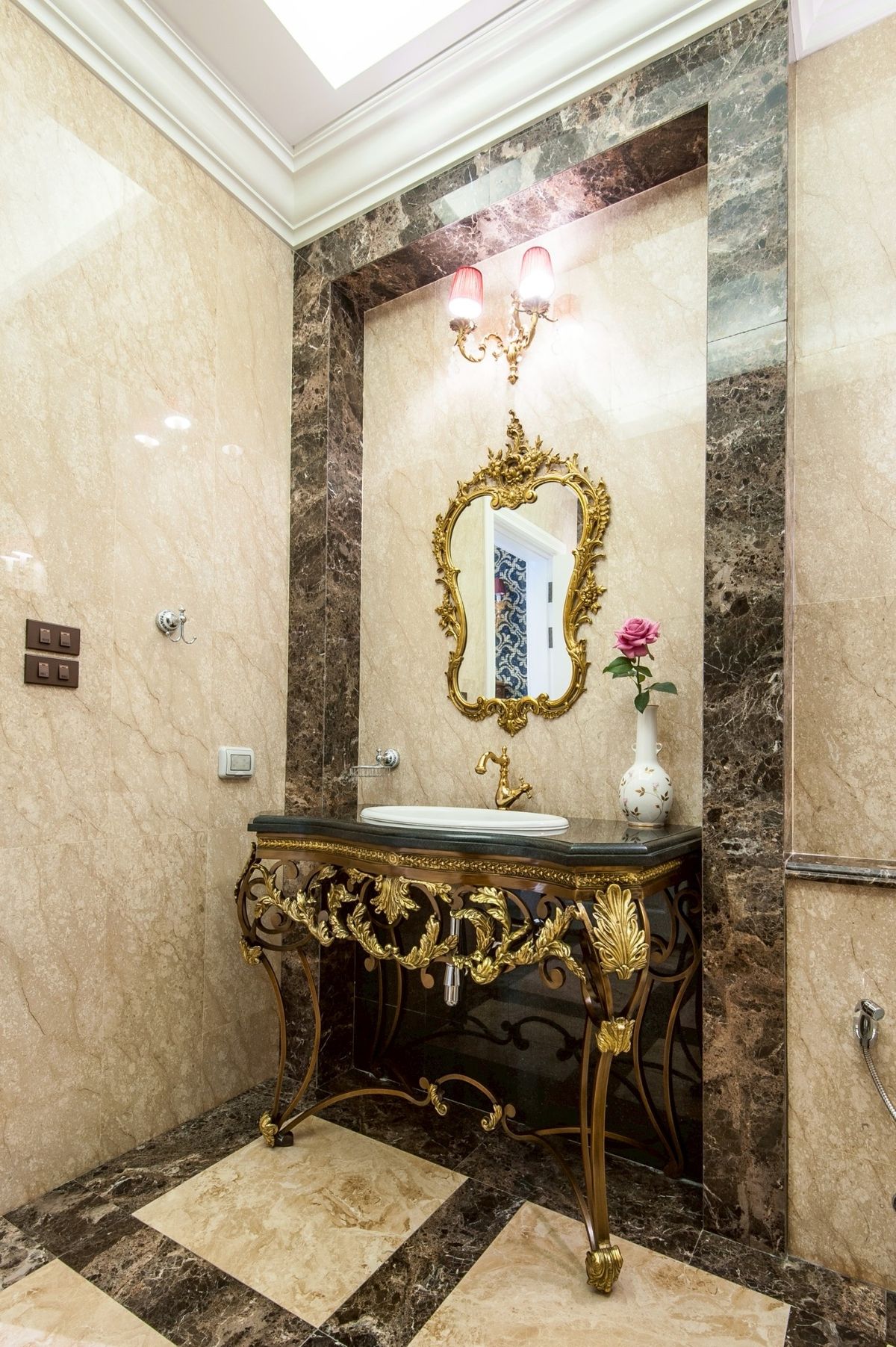 ขายบ้านพระราม 9 เพชรบุรีตัดใหม่ RCA : 🎁 อาณาจักรส่วนตัว 3 อาคารกลางเมือง! 🎁 ห่างสยามพารากอนแค่ 15 นาที!🌟