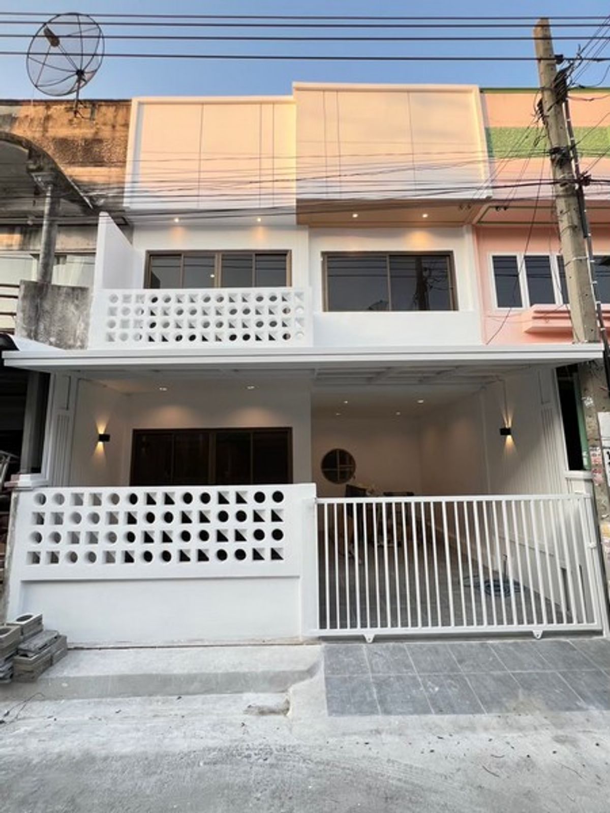 ขายทาวน์โฮมบางแค เพชรเกษม : บ้านสวยสไตล์มินิมอล รีโนเวทตกแต่งใหม่พร้อมอยู่  ทำเลเพชรเกษม ใกล้เดอะมอลล์ บางแค