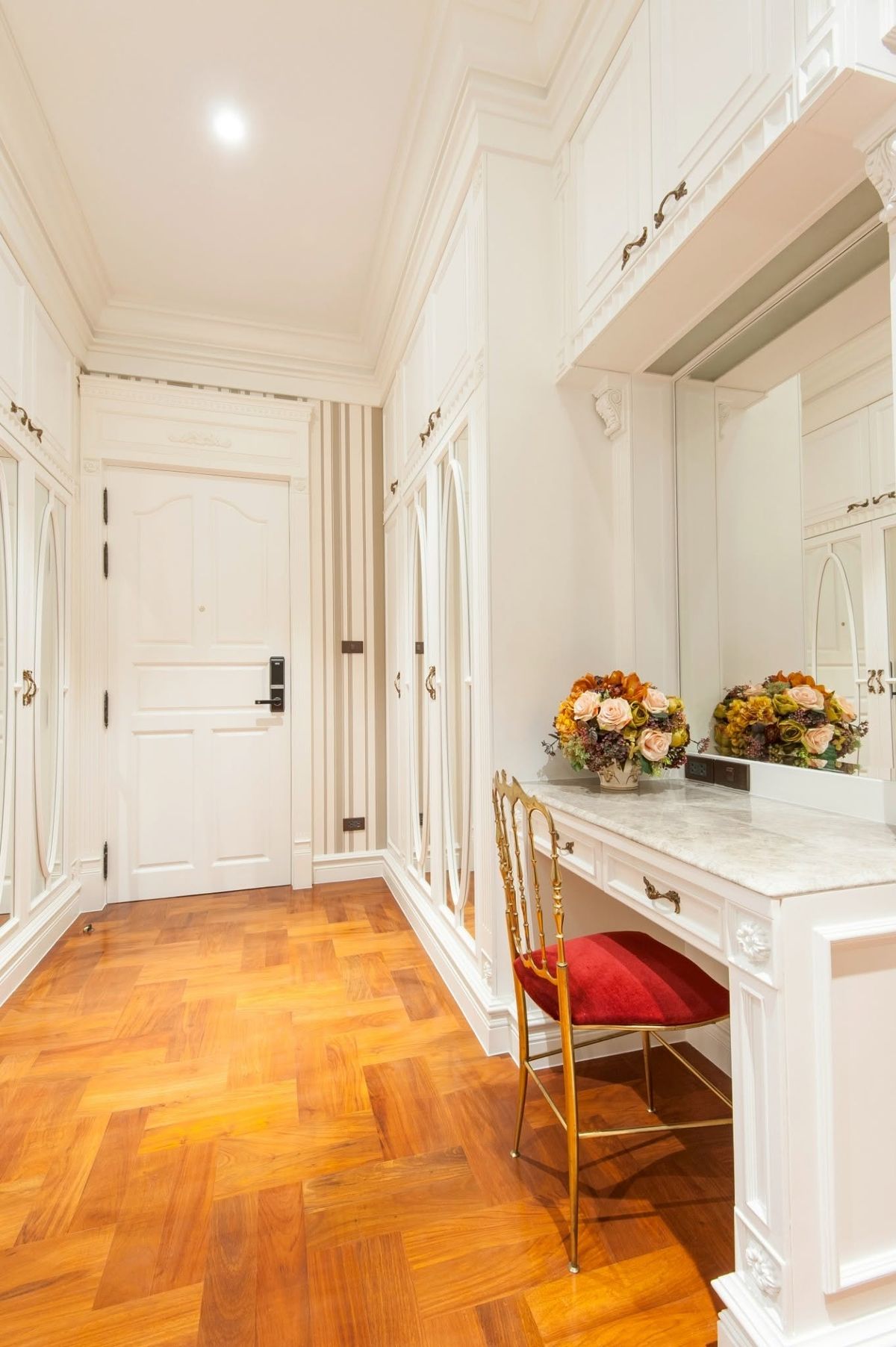 ขายบ้านพระราม 9 เพชรบุรีตัดใหม่ RCA : 🎁 อาณาจักรส่วนตัว 3 อาคารกลางเมือง! 🎁 ห่างสยามพารากอนแค่ 15 นาที!🌟