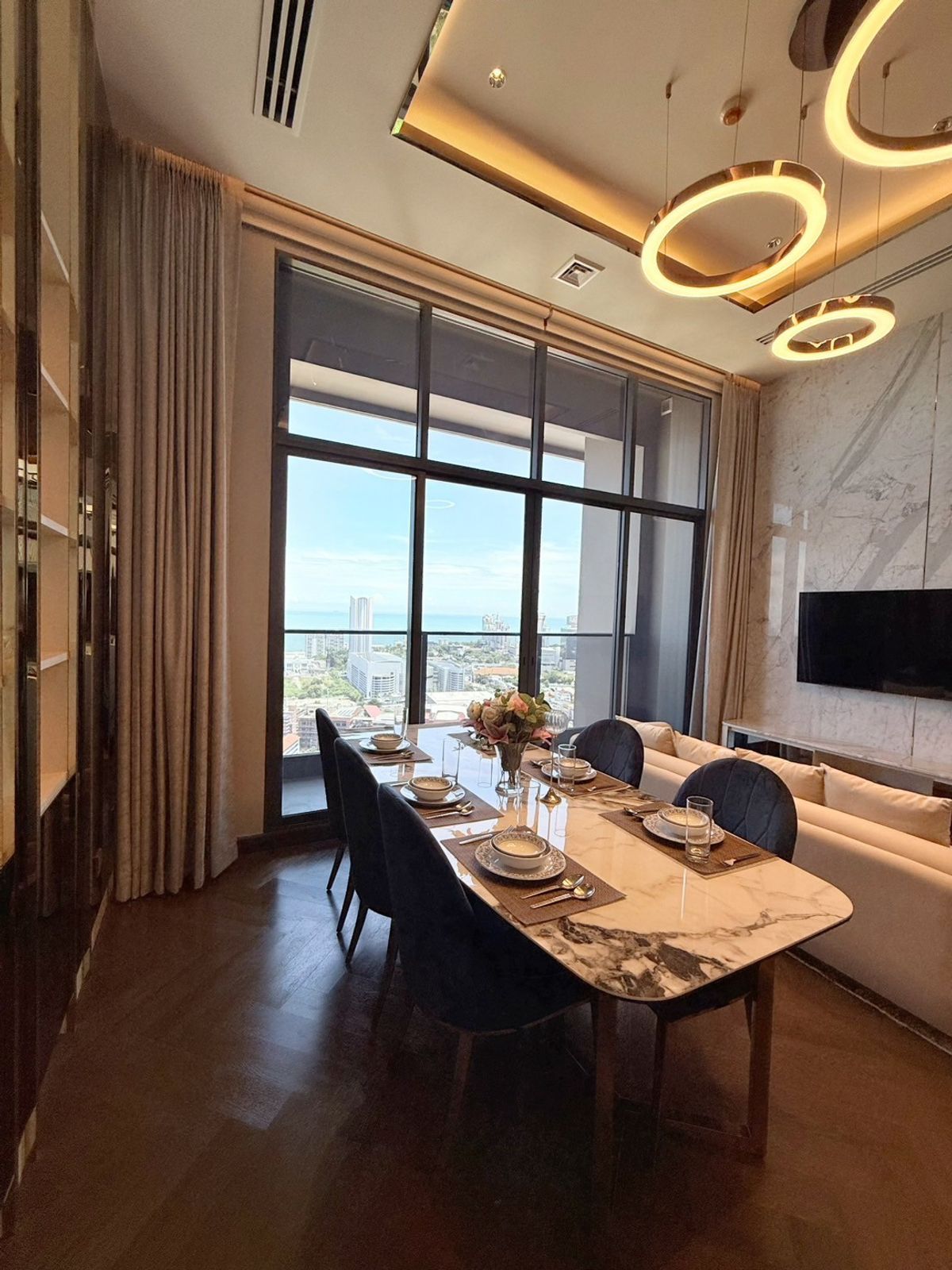 ขายคอนโดพัทยา บางแสน ชลบุรี สัตหีบ : 🌟 Penthouse 🌟 Sale !! Luxury Sea View Penthouse in the Heart of Pattaya