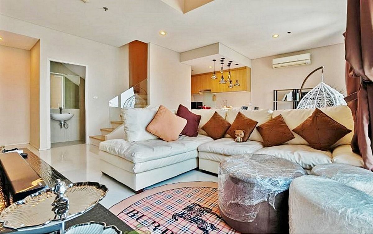 For RentCondoRama9, Petchburi, RCA : Call : 095-534-8955 Luxury Condo Villa Asoke 2-storey duplex 82 sq.m 2 Beds 2 Baths 37-38 floor Corner Unit, Fully furnished (Ready to move in 5 August 2025)