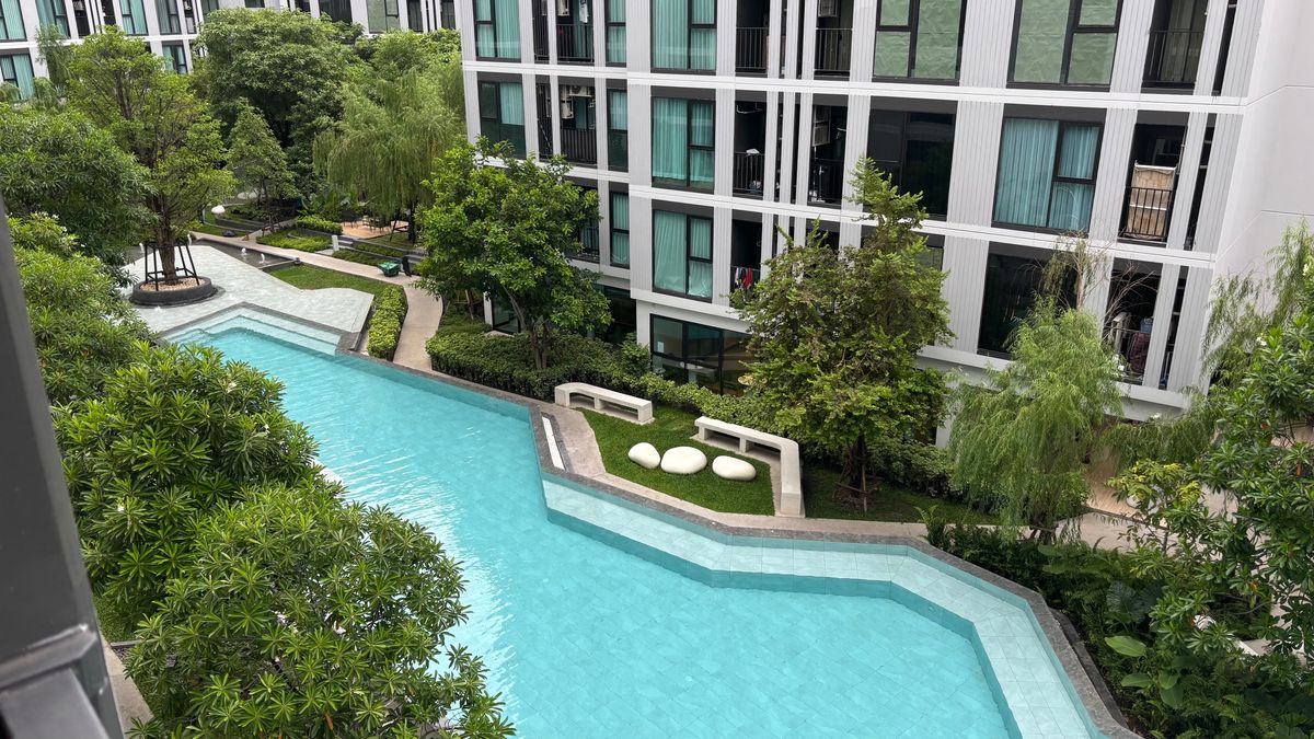 For SaleCondoOnnut, Udomsuk : Cozy 1-Bedroom Condo with Separate Kitchen, Pool Facing, 28.2 sqm - Bangna/Srinakarin Area