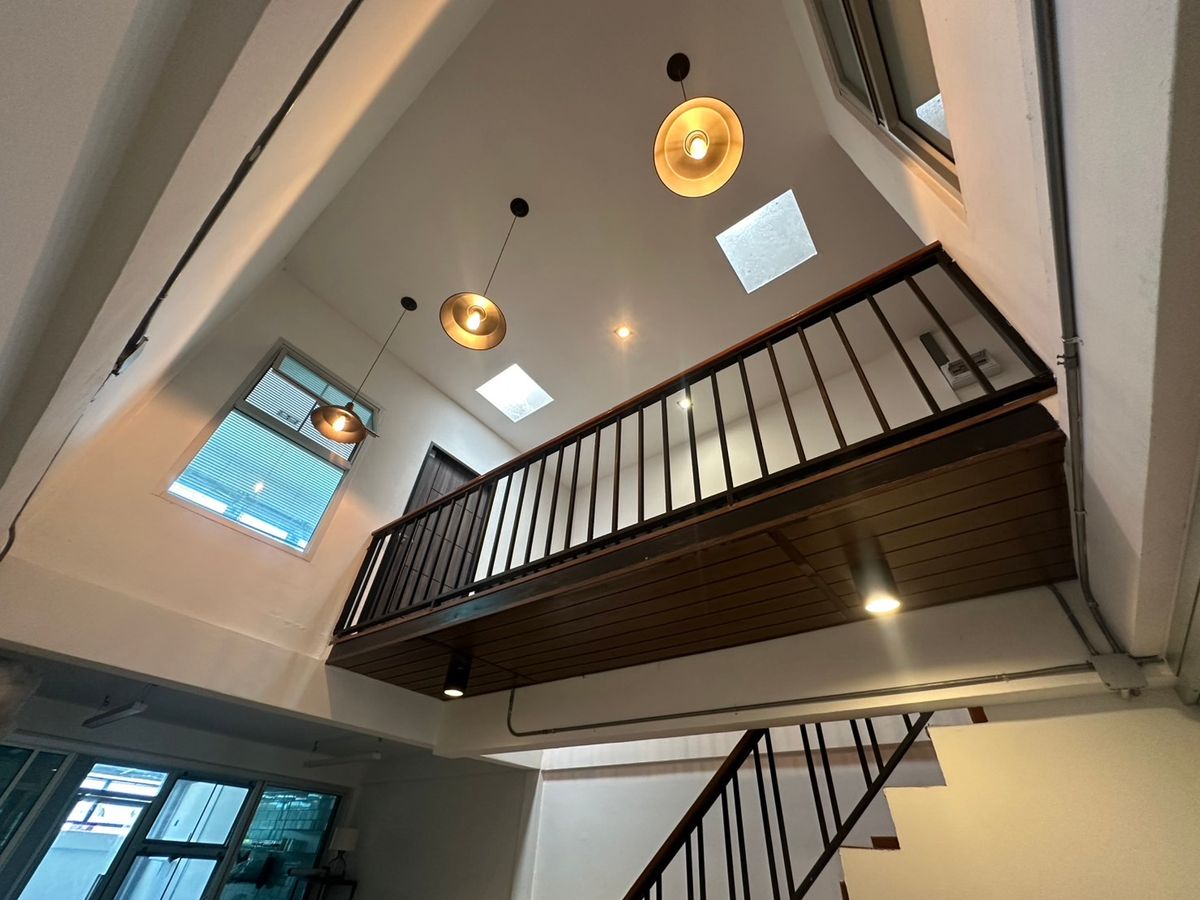 ขายทาวน์โฮมโชคชัย4 ลาดพร้าว71 : 🌟 ทาวน์เฮ้าส์ 2 ชั้น สไตล์ Loft Industrial สุดเท่ ทำเลทองใน โชคชัย4! 🌟 