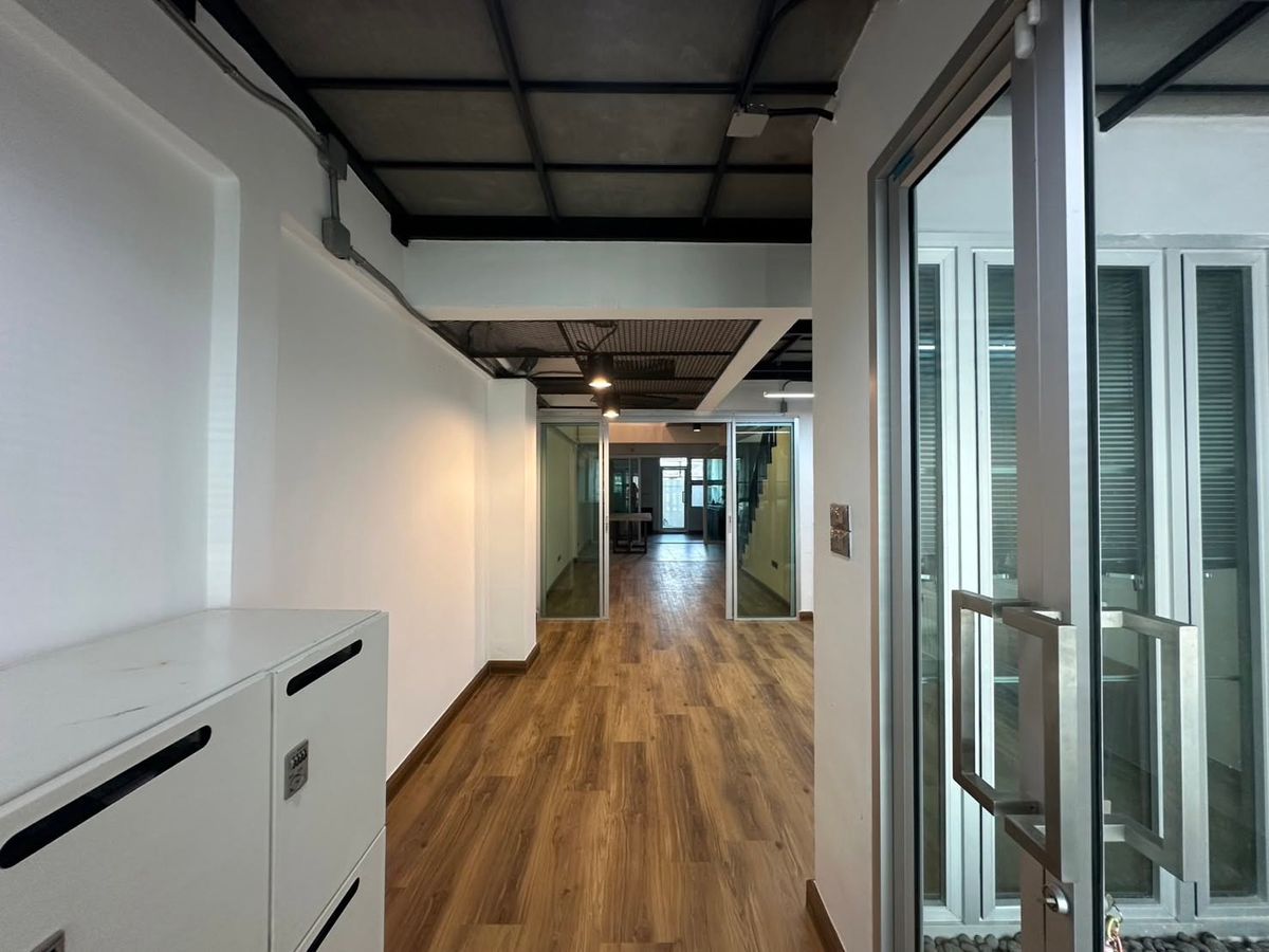 ขายทาวน์โฮมโชคชัย4 ลาดพร้าว71 : 🌟 ทาวน์เฮ้าส์ 2 ชั้น สไตล์ Loft Industrial สุดเท่ ทำเลทองใน โชคชัย4! 🌟 