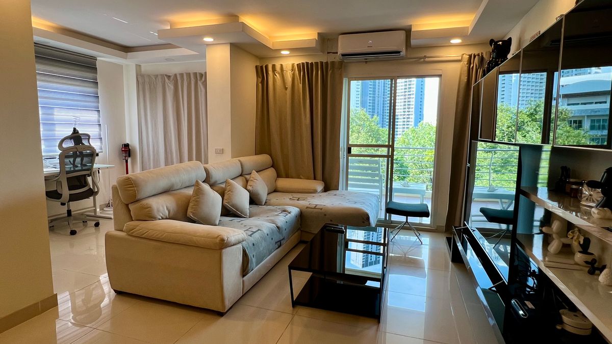 For SaleCondoPattaya, Bangsaen, Chonburi : For Sale: Spacious 2-Bedroom Condominium at Wongamat Privacy Residence