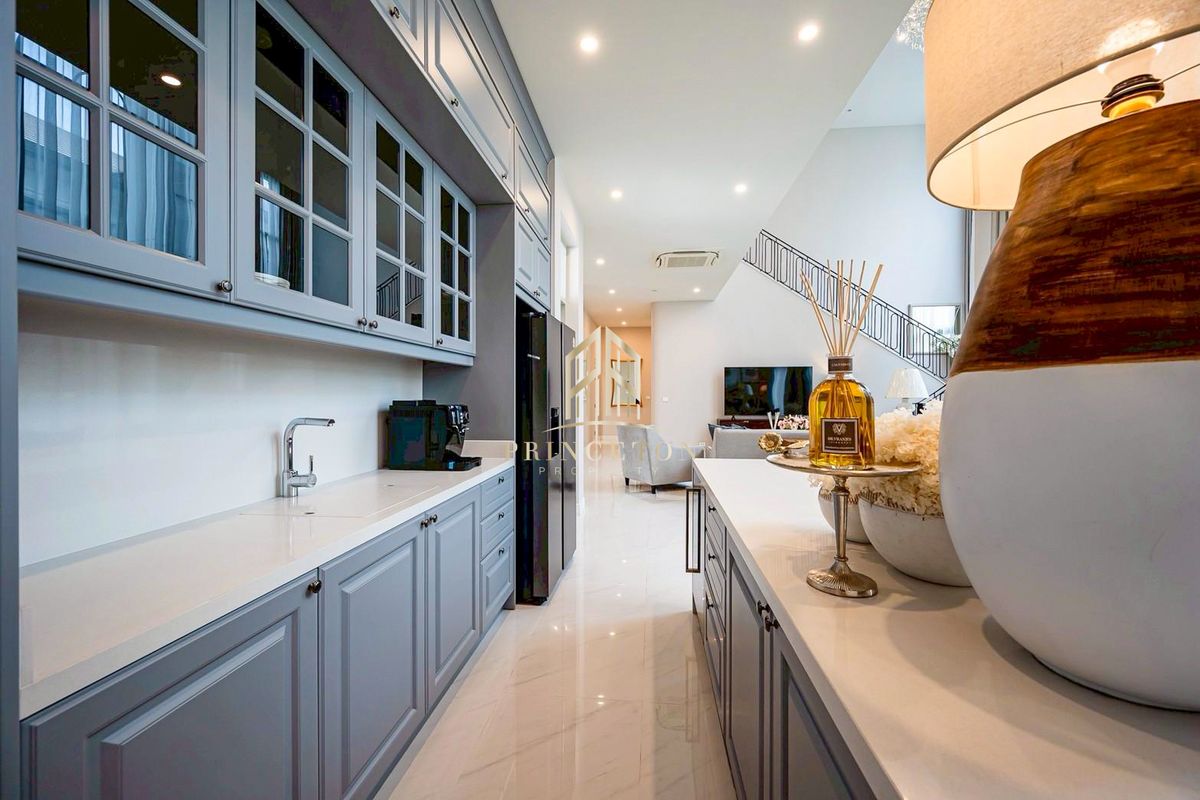 บ้านพัฒนาการ ศรีนครินทร์ : บ้านหรูสไตล์คฤหาสน์ นาราสิริ กรุงเทพกรีฑา 📞092-4252445 Narasiri Krungthep Kreetha