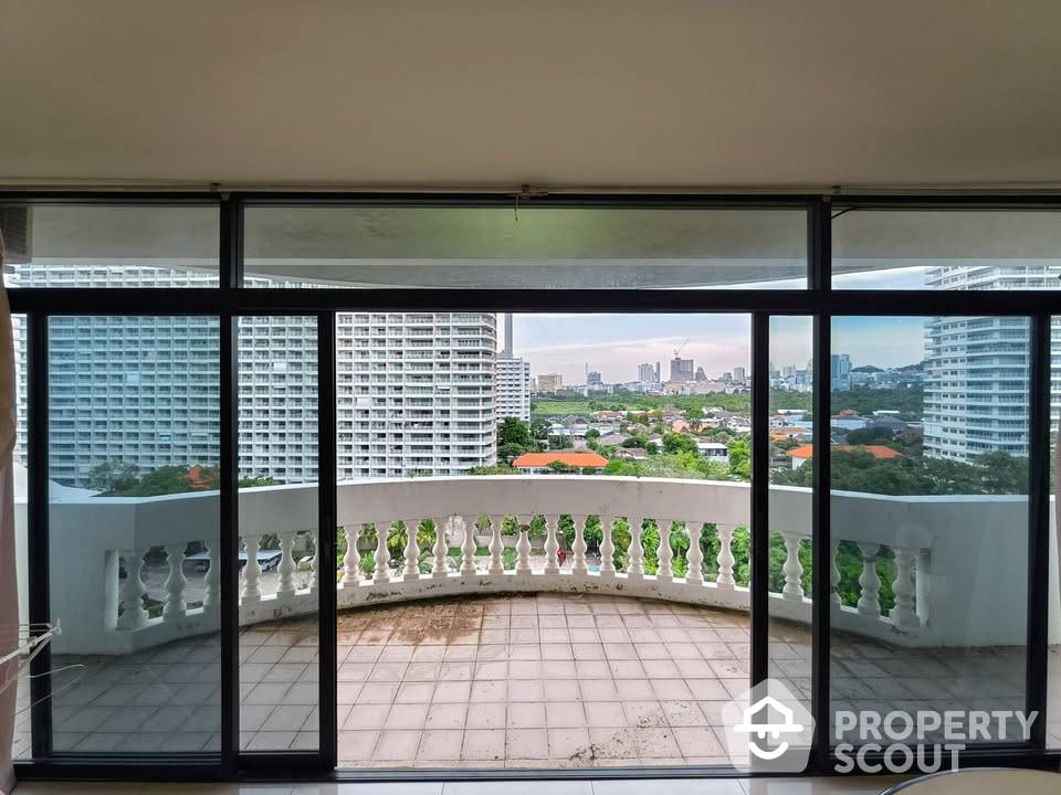 For SaleCondoPattaya, Bangsaen, Chonburi : 2-BR Condo at Jomtien Complex Condotel close to Jomtien Beach