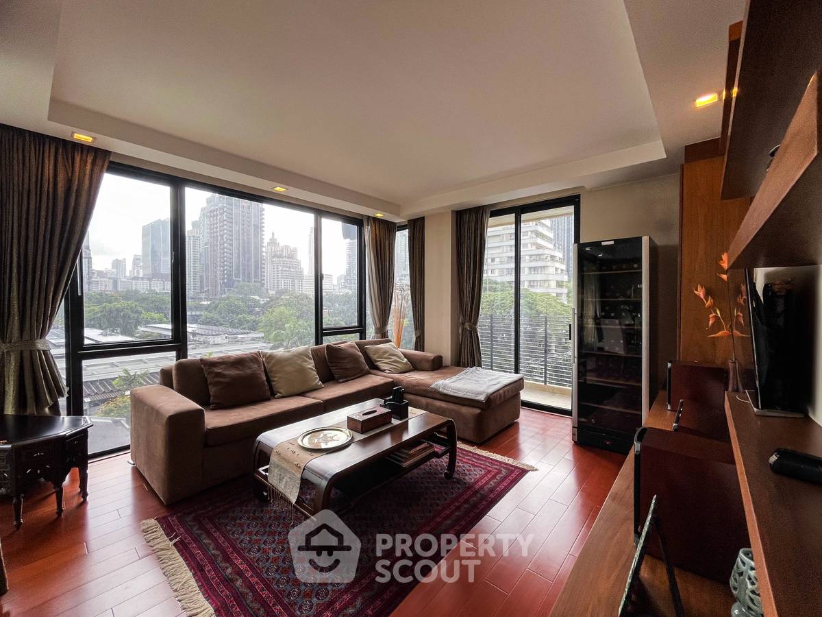 For SaleCondoWitthayu, Chidlom, Langsuan, Ploenchit : 2-BR Condo at O2 Hip Condominium near BTS Phloen Chit
