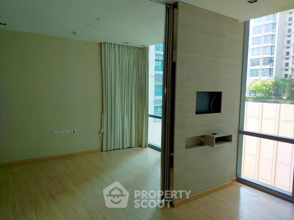 For SaleCondoSukhumvit, Asoke, Thonglor : 1-BR Condo at The Room Sukhumvit 21 near MRT Sukhumvit