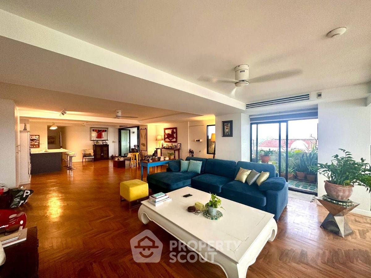 For SaleCondoSukhumvit, Asoke, Thonglor : 3-BR Condo at Casa Viva Condominium near BTS Ekkamai