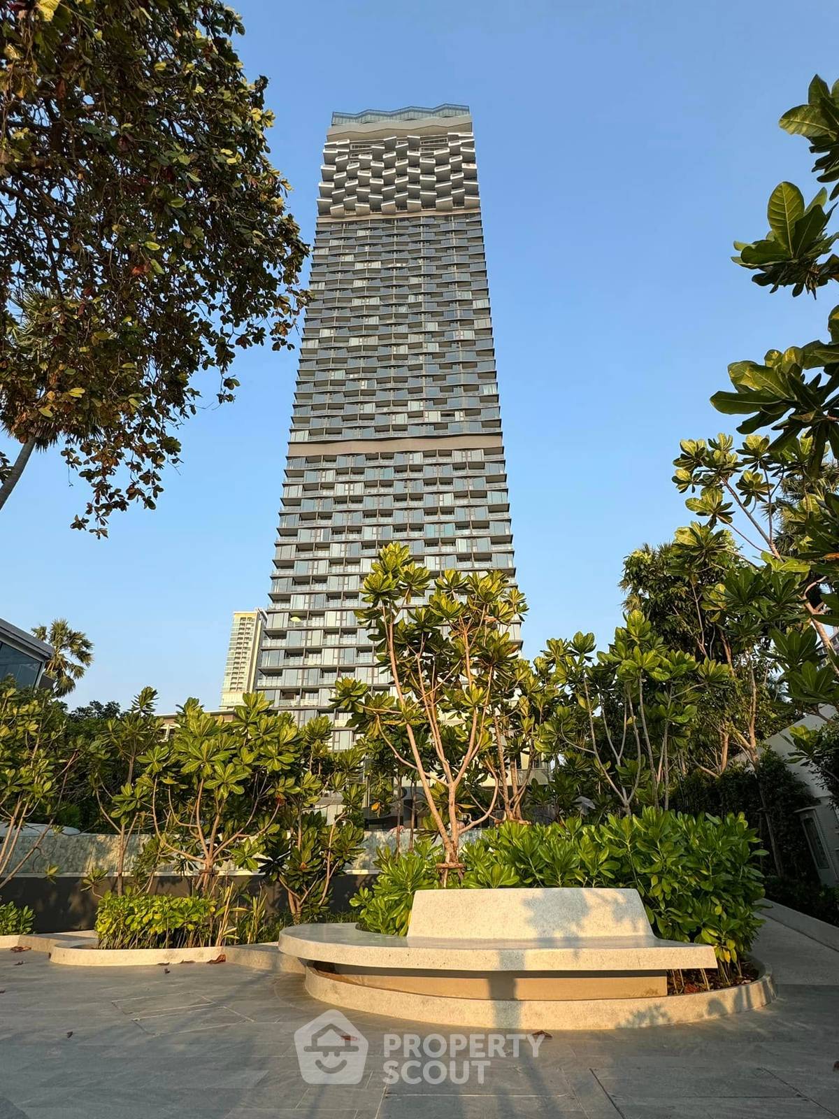 For SaleCondoPattaya, Bangsaen, Chonburi : 1-BR Condo at AROM WONGAMAT close to Sanctuary of Truth