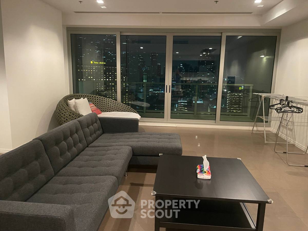 For SaleCondoWongwianyai, Charoennakor : 2-BR Condo at The River Condominium near BTS Saphan Taksin