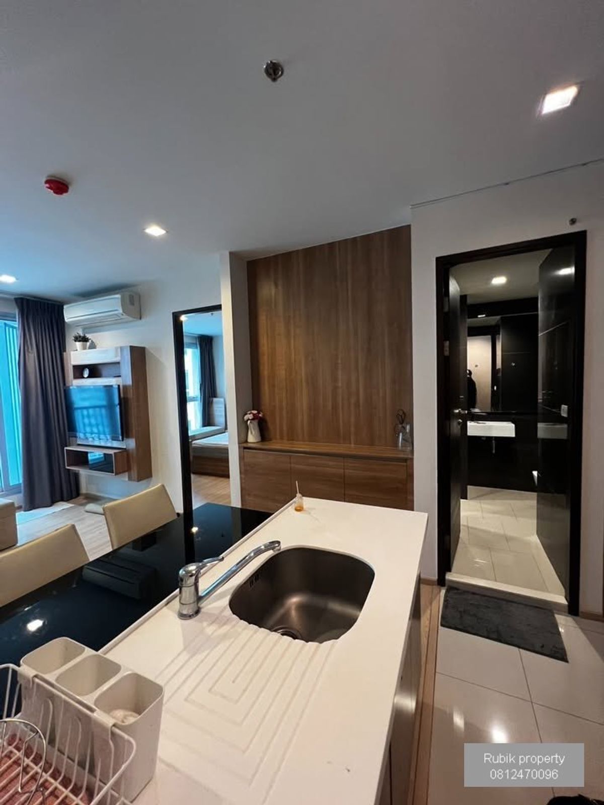 For RentCondoSathorn, Narathiwat : Rhythm Sathorn Condo for Rent, Middle Location, Sathorn, near BTS, Saphan Taksin, only a few steps (RB973)