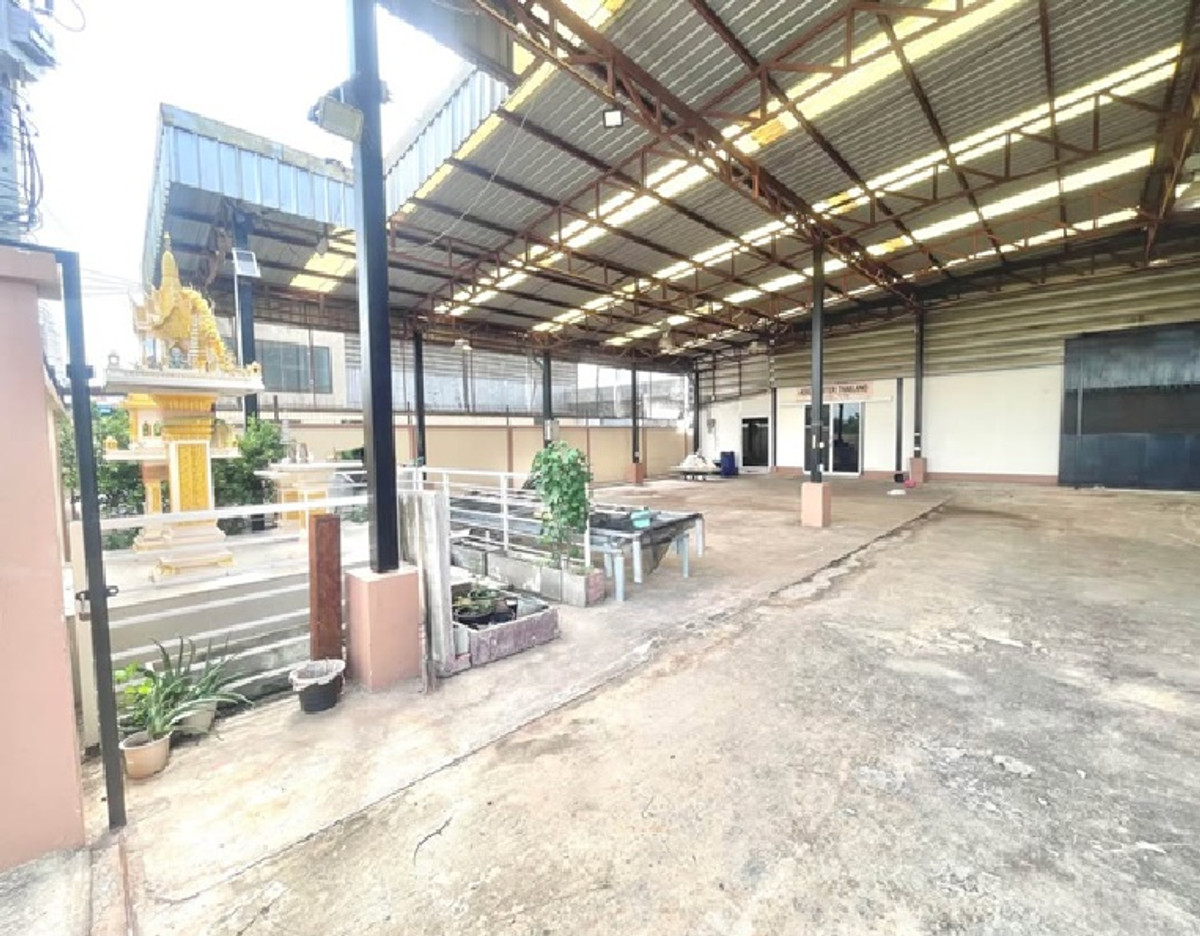For Rent ให้เช่าโกดัง พร้อมสำนักงาน พร้อมบ้านพักคนงาน / ทำเล ลาดหลุมแก้ว / ถนน 340 ถนนบางบัวทอง – สุพรรณบุรี เข้าซอยไม่ลึก / ห่างแยกนพวงศ์ 4.8 กิโลเมตร / พื้นที่ดิน 200 ตารางวา / รถใหญ่เข้าออกได้ Loading...