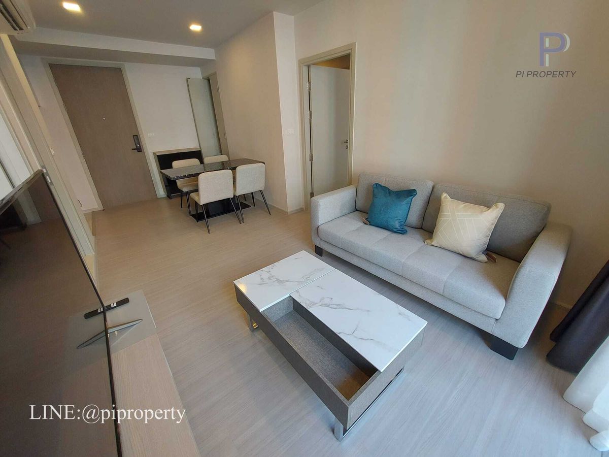 ให้เช่าคอนโดสุขุมวิท อโศก ทองหล่อ : ให้เช่าคอนโด 2 ห้องนอนใหญ่ ในโครงการ Quintara Treehaus สุขุมวิท 42 เอกมัย วิวสระว่ายน้ำ พื้นที่ 56 ตรม. ไลฟ์สไตล์เอกมัยและสิ่งอำนวยความสะดวก ออกแบบสไตล์รีสอร์ทแบบโลว์ไรส์