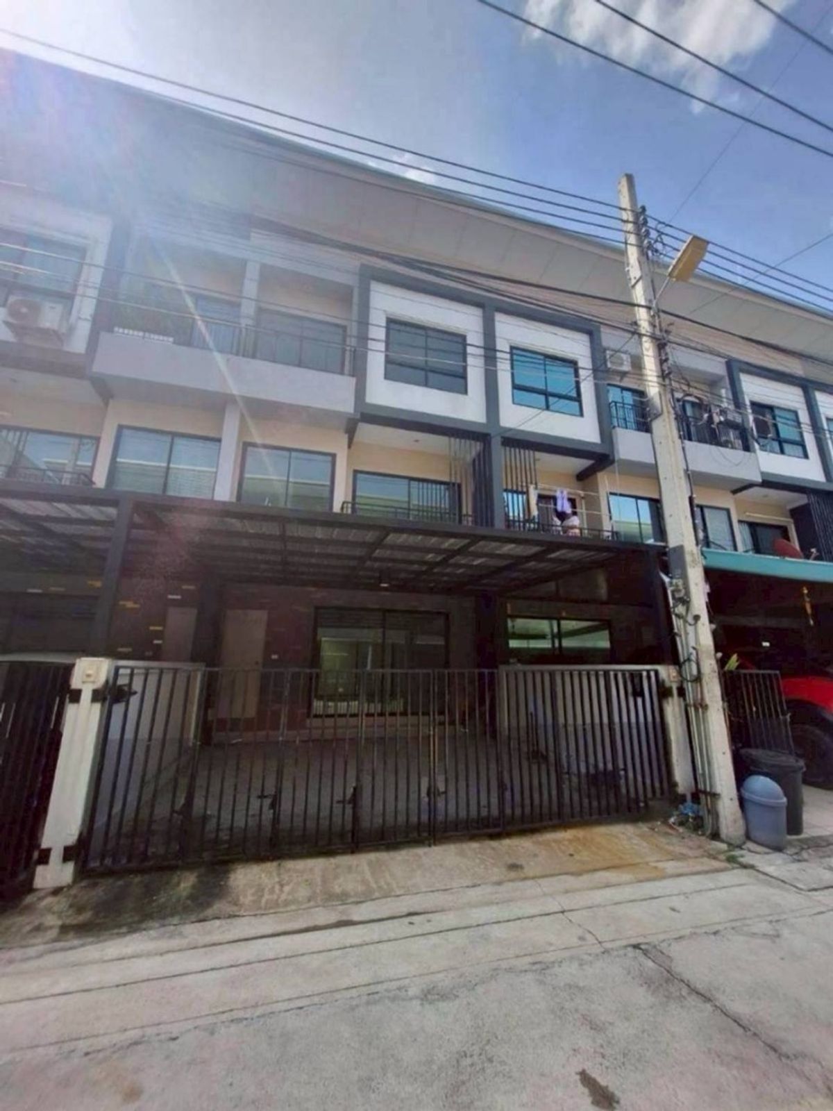For RentTownhomeSamut Prakan,Samrong : Townhouse for rent The Triple Sukhumvit 113-Srinakarin 🏡🎖️🎖️