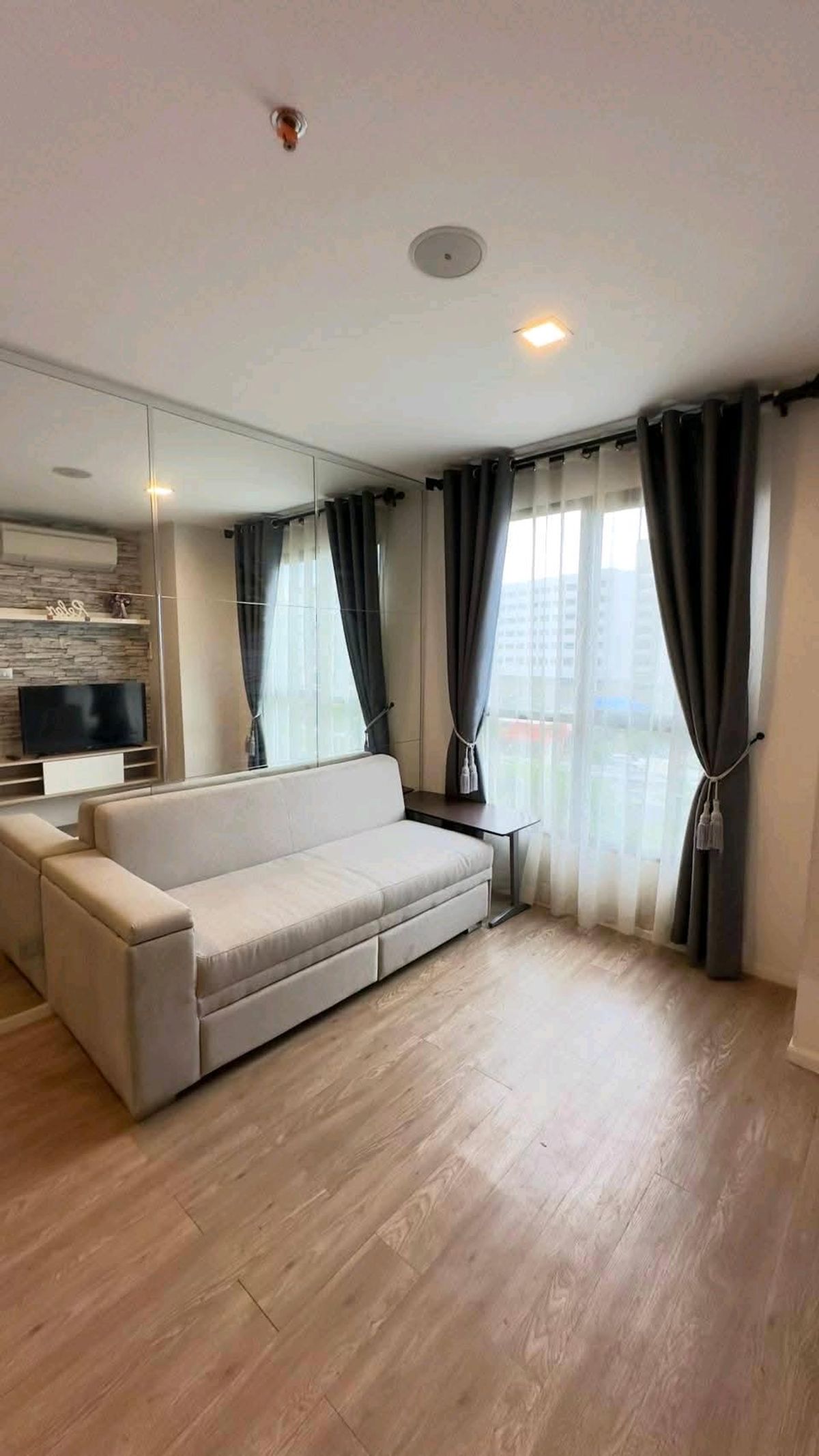 For RentCondoVipawadee, Don Mueang, Lak Si : 🎉 Condo on the main road next to Big C Saphan Mai near the BTS 250 m.