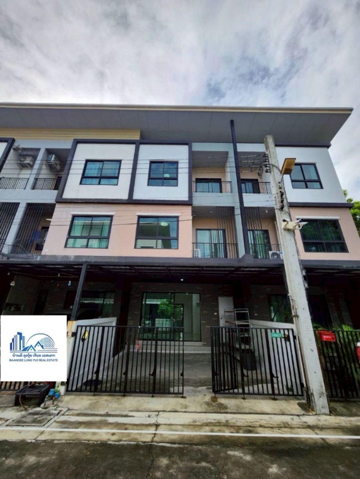 ให้เช่าทาวน์โฮมสมุทรปราการ สำโรง : ให้เช่าทาวน์โฮมเดอะทริปเปิลสุขุมวิท113-ศรีนครินทร์ 🏡🎖️🎖️連棟別墅出租，The Triple Sukhumvit 113-Srinakarin 