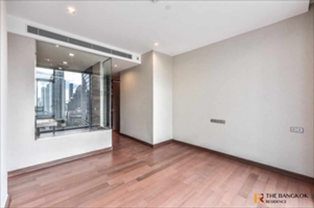 For SaleCondoNana, North Nana,Sukhumvit13, Soi Nana :   🔥 Luxury Unit Available Now! 🔥 Q1 Sukhumvit, Ultra Luxury near BTS nana 