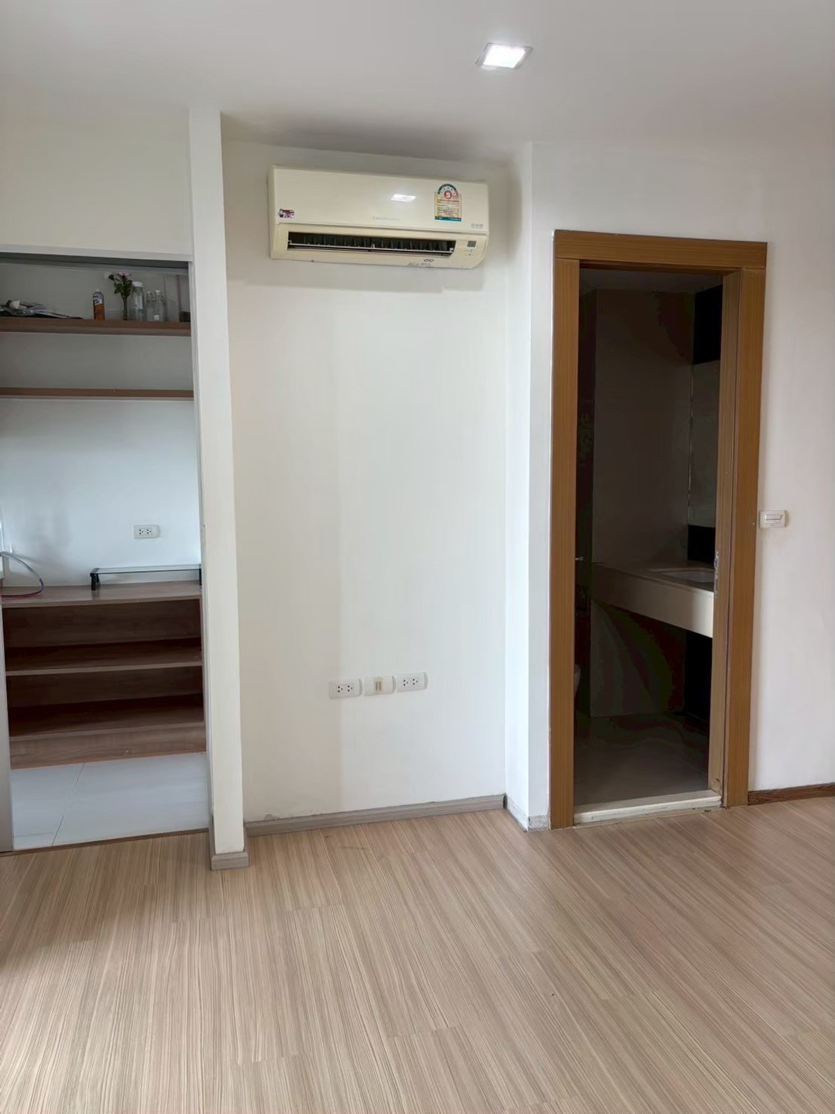 ให้เช่าคอนโดรัชดา ห้วยขวาง : ให้เช่า ด่วน ริธึ่ม รัชดา ห้วยขวาง 1ห้องนอน Rhythm ratchada huaikhwang