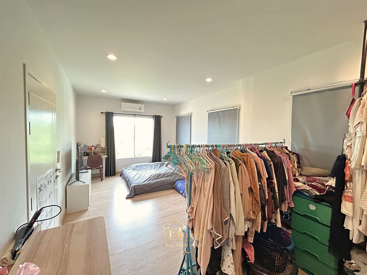 For SaleHousePathum Thani,Rangsit, Thammasat : Twin house for sale, The Platon Chaeng Wattana-Ratchaphruek, 44.9 sq.w., behind the road near 345 Bang Khu Temple, Pathum Thani Temple