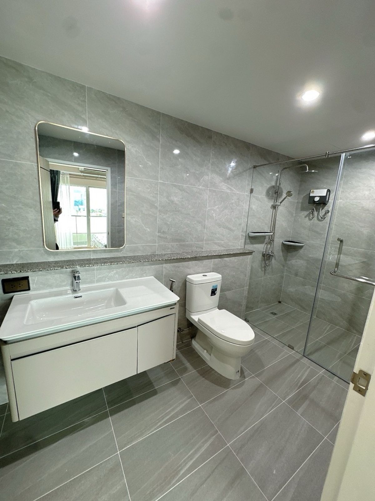 For RentCondoSathorn, Narathiwat : For Rent: Baan Nonsi Condominium
2 Bedrooms, 2 Bathrooms, 12th Floor
Size: 80 sq.m. Newly renovated unit with a fresh, modern feel—just like moving into a brand-new condo.Fully furnished with brand-new furniture and appliances. New curtain and wall paper.