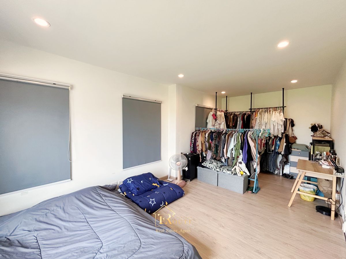 For SaleHousePathum Thani,Rangsit, Thammasat : Twin house for sale, The Platon Chaeng Wattana-Ratchaphruek, 44.9 sq.w., behind the road near 345 Bang Khu Temple, Pathum Thani Temple