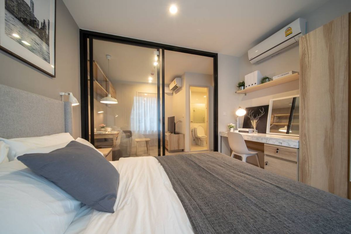 For RentCondoRama9, Petchburi, RCA : Life Asoke rental, size 30 sq.m., free 1 Aug 68