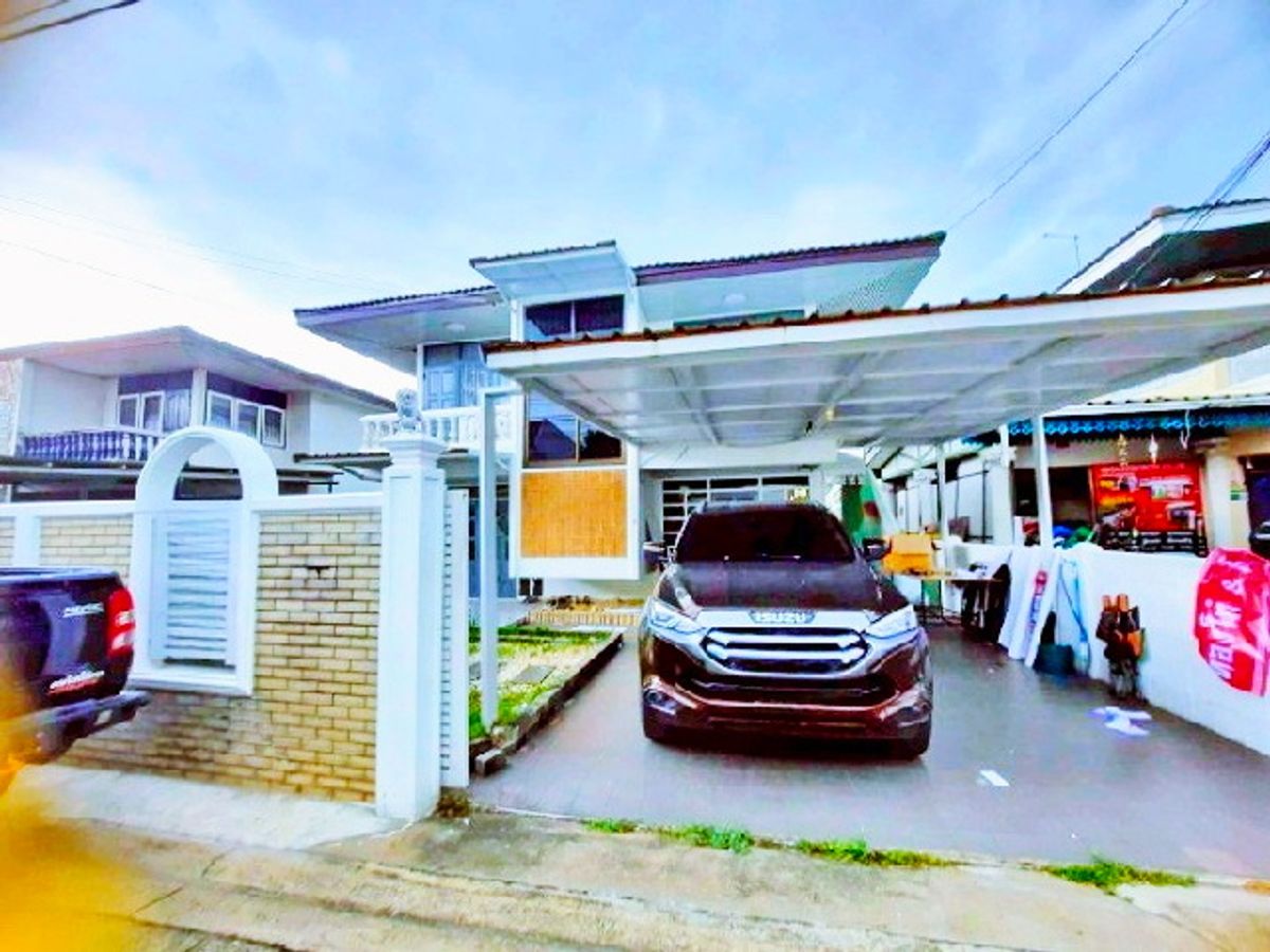 For RentHouseYothinpattana,CDC : The Mall Bangkapi 1.5km. MRT LatPhrao101 700m. For rent 2-storey mansion spacious LatPhrao area