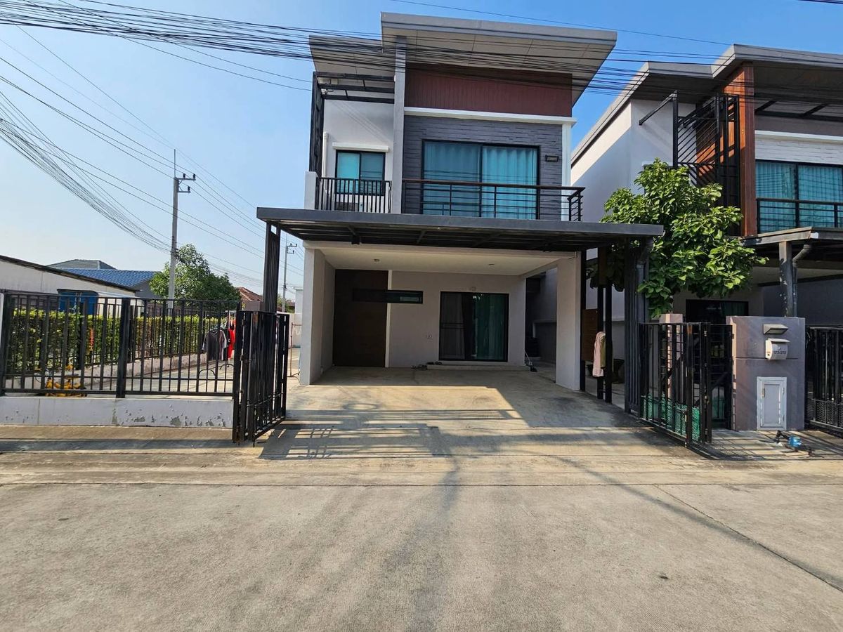 ขายพุทธมณฑล ศาลายา : ขายบ้านแฝด เดอะ แพลนท์ ปิ่นเกล้า - สาย 5 ขาย -3.69 ล้าน  หัวมุม ต้นโครงการ พื้นที่ใหญ่ 