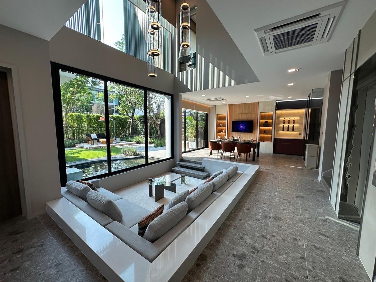 For RentHousePattanakan, Srinakarin : 📍 Urgent, luxurious detached house There is a very special discounted price. Say hello 😍🎉🏦❤️