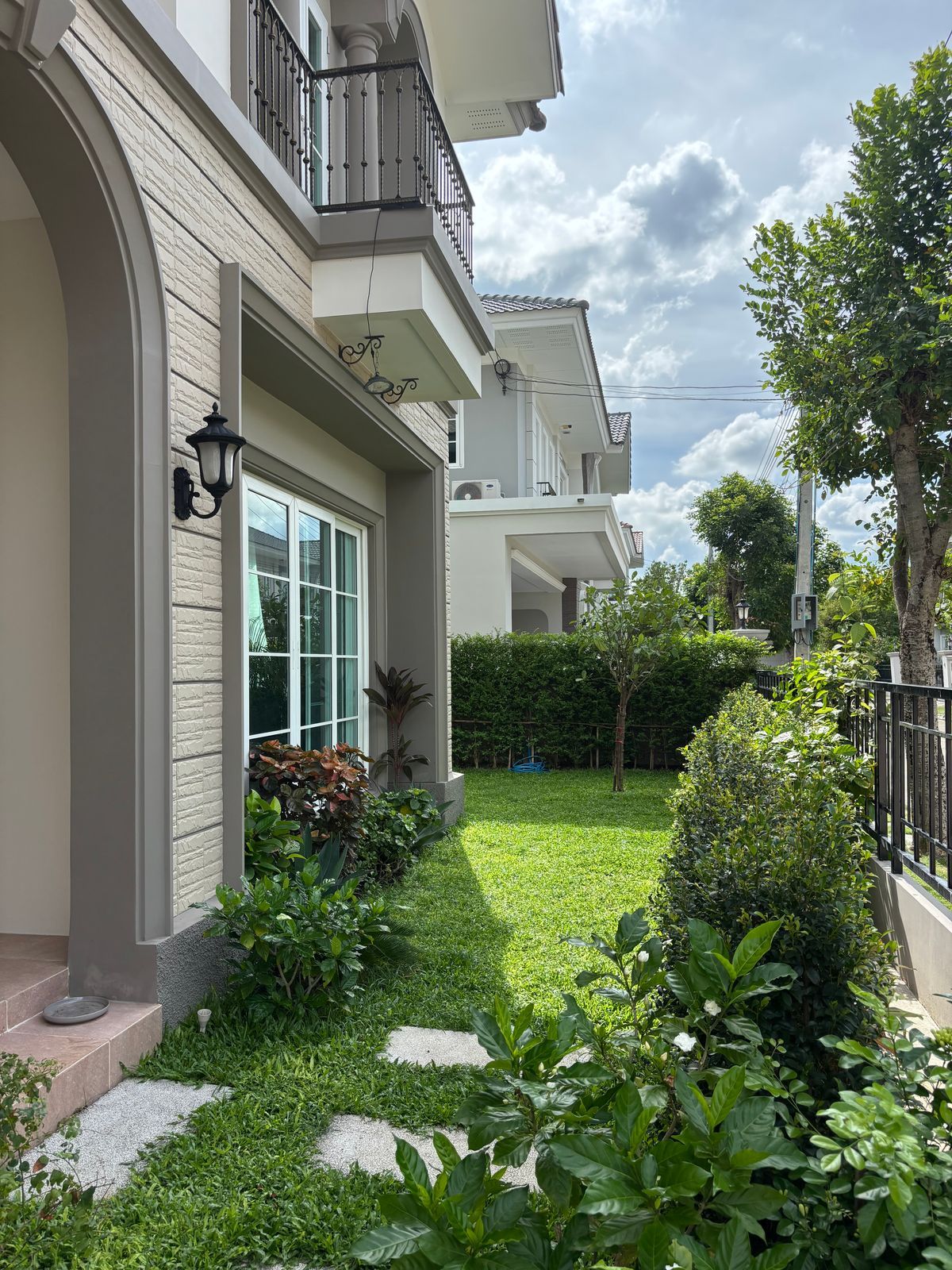 For RentHouseLadkrabang, Suwannaphum Airport : K-6415 for rent! Single house, Casa Grand Onnut - Ring Road ready