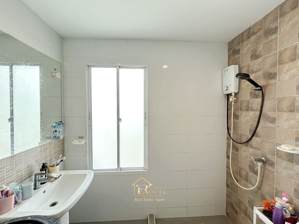 For SaleHousePathum Thani,Rangsit, Thammasat : Twin house for sale, The Platon Chaeng Wattana-Ratchaphruek, 44.9 sq.w., behind the road near 345 Bang Khu Temple, Pathum Thani Temple