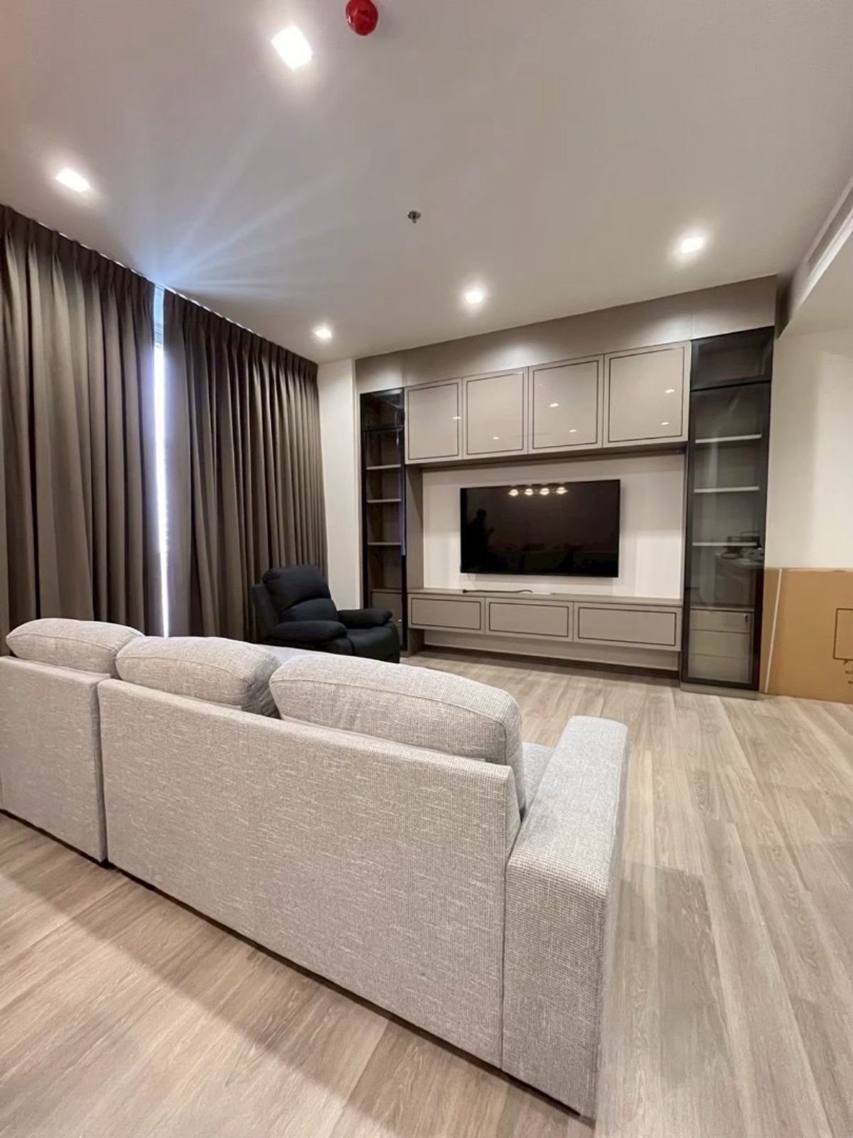 For RentCondoSathorn, Narathiwat : 🌳 Large 3 bedrooms, 3 water 🌴🌴 Rimjen Jen, Pavilion, Room size 130SQ.M. High floor, Chao Phraya River view, beautiful room ready to move in (Welcome to negotiate) 🛋️ 🙏