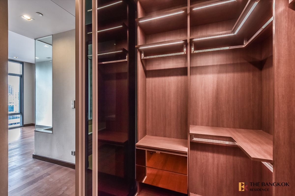 For SaleCondoNana, North Nana,Sukhumvit13, Soi Nana :   🔥 Luxury Unit Available Now! 🔥 Q1 Sukhumvit, Ultra Luxury near BTS nana 