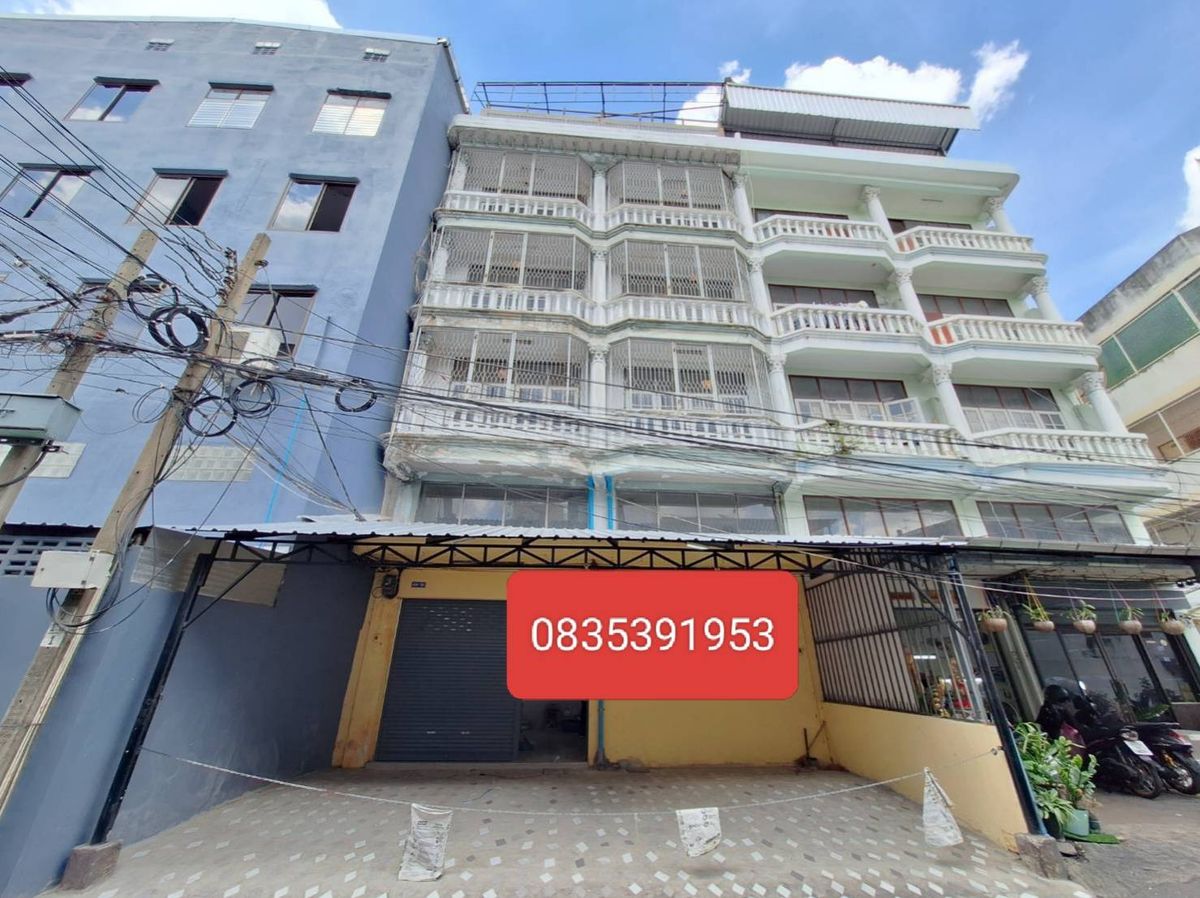 For SaleShop HouseSathorn, Narathiwat : ❤️💛💙 6th floor commercial building, 2 booths in the city center 🚩🚩 only 16.70 million baht, get a golden location Near Sathorn-Silom-Rama 3
