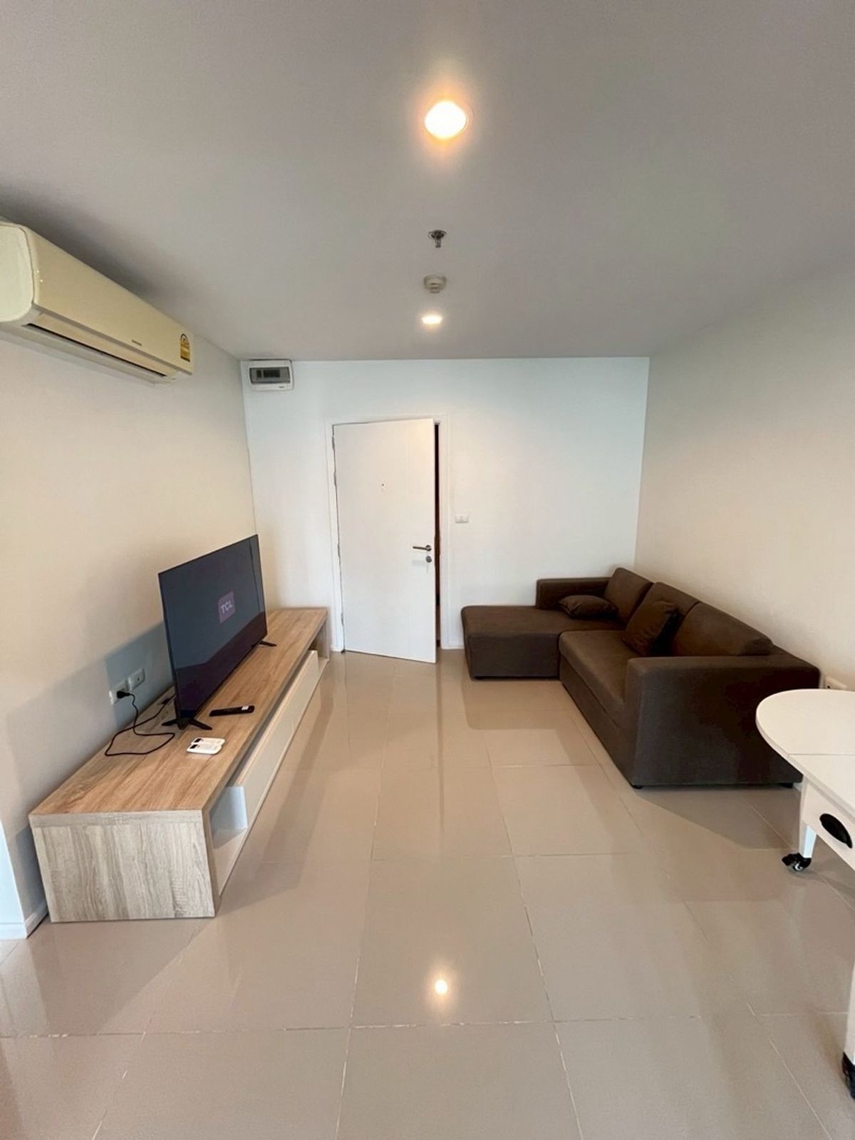 ให้เช่าคอนโดพระราม 9 เพชรบุรีตัดใหม่ RCA : 🔥Hot🔥🔥Aspire rama9 ห้องไซส์ใหญ่ 1Bedroom39sq.m ตึกB พร้อมเข้าอยู่ครับ🛋️