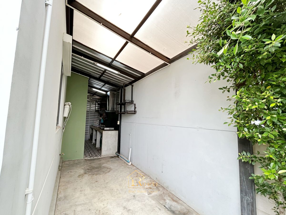 For SaleHousePathum Thani,Rangsit, Thammasat : Twin house for sale, The Platon Chaeng Wattana-Ratchaphruek, 44.9 sq.w., behind the road near 345 Bang Khu Temple, Pathum Thani Temple