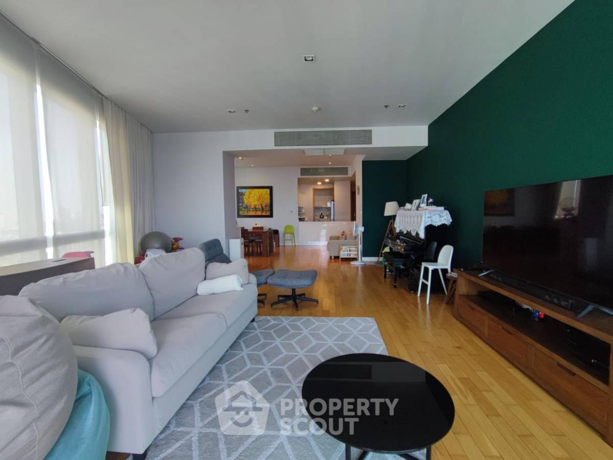 For RentCondoSukhumvit, Asoke, Thonglor : 3-BR Condo at Millennium Residence @ Sukhumvit Condominium near BTS Phrom Phong