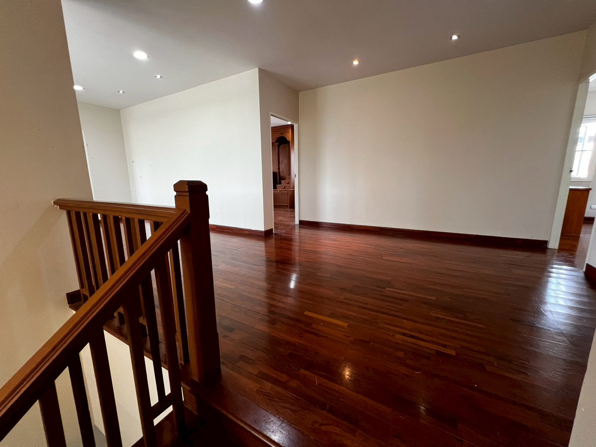 For RentHouseNonthaburi, Bang Yai, Bangbuathong : Newly renovated 4-bedroom house on Ratchaphruek Road. 166 sq.wah, located at the beginning of the project.