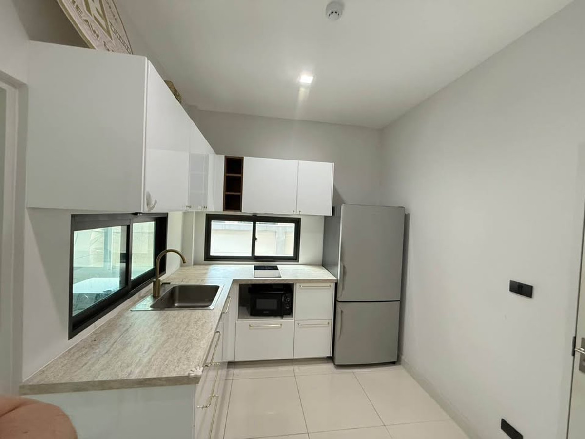 For RentHousePathum Thani,Rangsit, Thammasat : Luxury house in Bang Kadi area, near golf course, Avenue, and Bang Kadi Industrial Park.